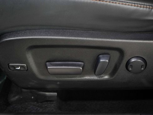 Used 2019 Toyota Highlander XLE AWD/4WD image 26