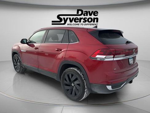Used 2024 Volkswagen Atlas Cross Sport SE image 3