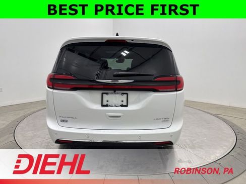 New 2026 Chrysler Pacifica Limited image 6