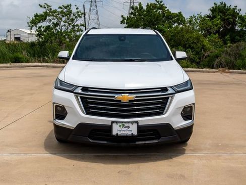 Used 2023 Chevrolet Traverse LT FWD image 2
