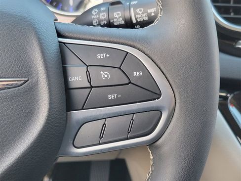 Used 2024 Chrysler Voyager LX FWD image 6