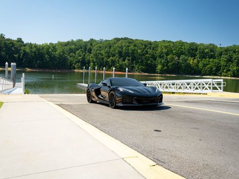 Used 2023 Chevrolet Corvette Z06 RWD image 6