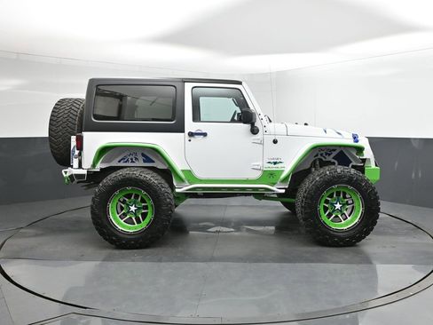 Used 2017 Jeep Wrangler Sahara w/ Connectivity Group image 26