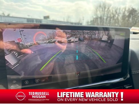 New 2026 Nissan Pathfinder Platinum image 32