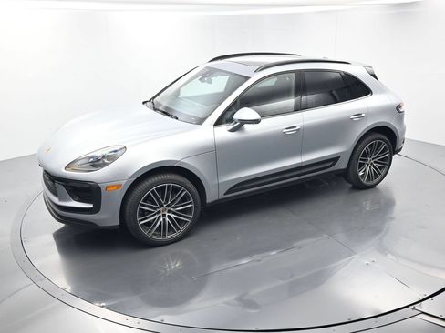 Certified 2026 Porsche Macan AWD/4WD image 33