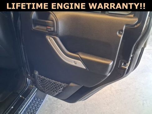 Used 2018 Jeep Wrangler Unlimited Sahara image 29