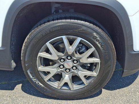 Used 2023 GMC Acadia SLE w/ Driver Convenience Package FWD image 9