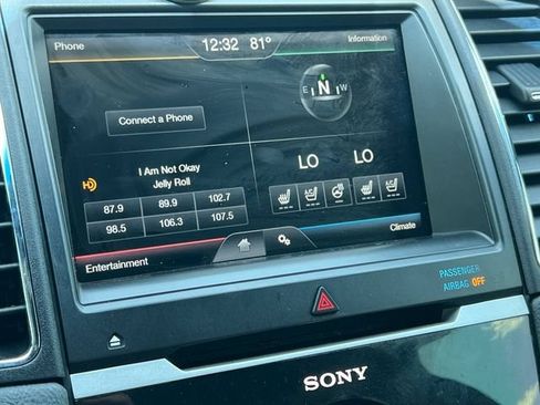 Used 2015 Ford Taurus Limited w/ Equipment Group 301A FWD image 23
