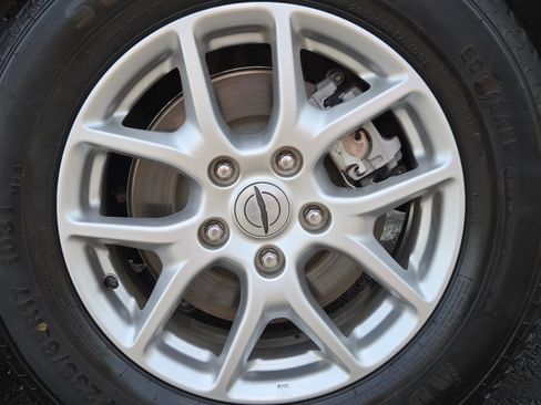 Used 2024 Chrysler Pacifica Touring-L FWD image 11