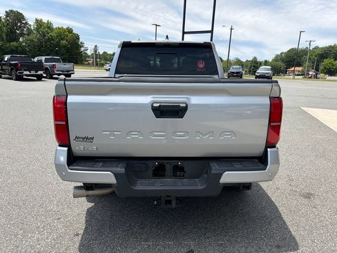 Used 2024 Toyota Tacoma SR5 AWD/4WD image 7