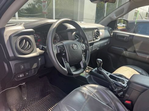 Used 2020 Toyota Tacoma SR AWD/4WD image 8
