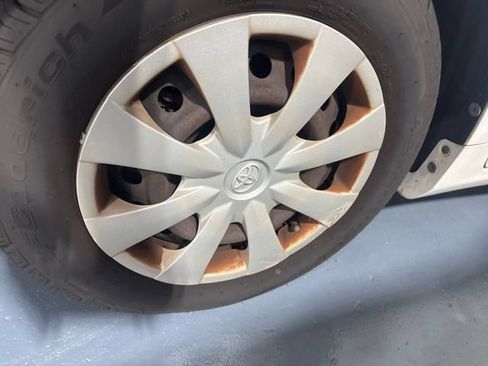 Used 2011 Toyota Corolla LE FWD image 3