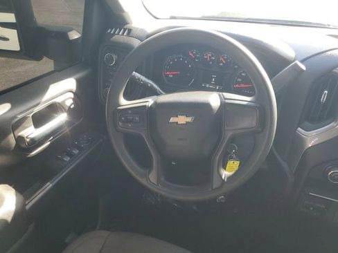 Used 2021 Chevrolet Silverado 2500 Custom w/ Custom Value Package image 12
