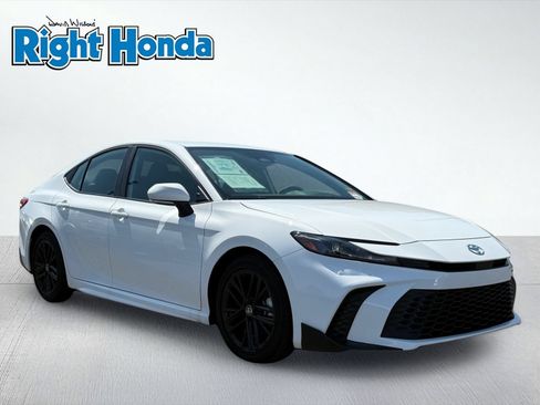 Used 2025 Toyota Camry SE w/ Multimedia Upgrade Package FWD image 10