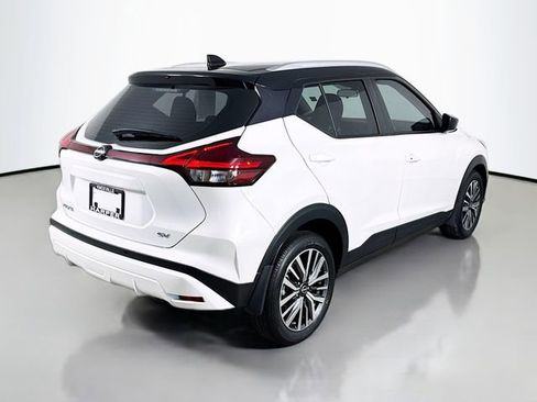 Used 2024 Nissan Kicks SV image 7