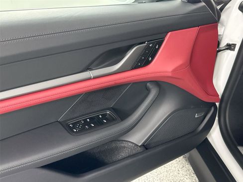 Certified 2025 Porsche Taycan AWD/4WD image 32