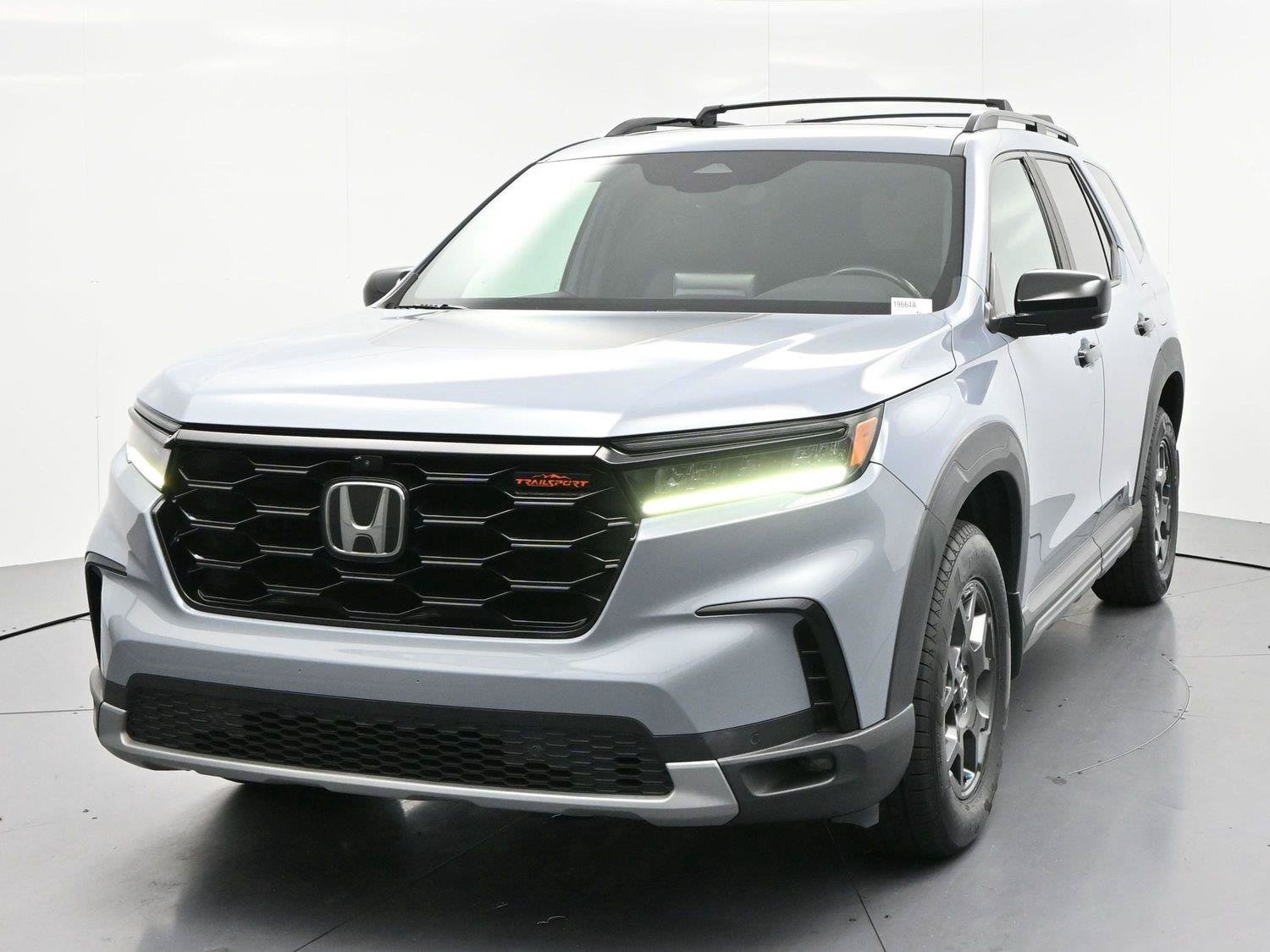 Used 2023 Honda Pilot TrailSport image 3