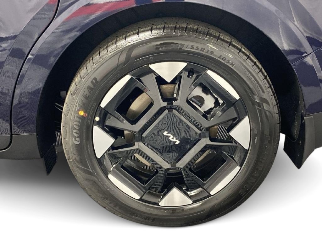 New 2026 Kia Carnival EX FWD image 32