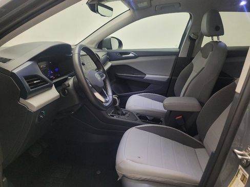 Used 2023 Volkswagen Taos SE w/ Panoramic Sunroof Package FWD image 17
