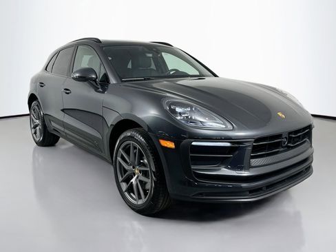 Certified 2025 Porsche Macan image 9