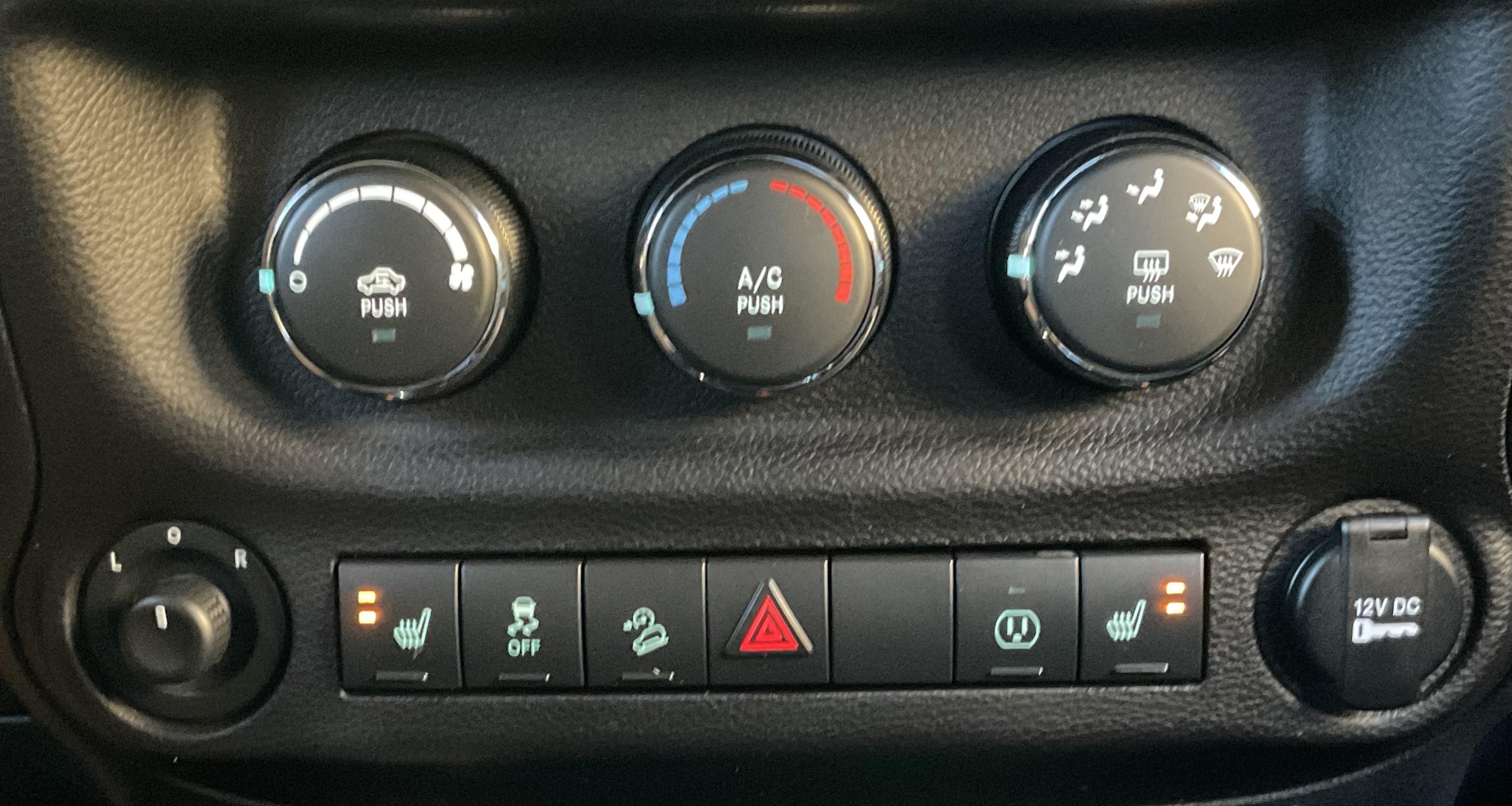 Used 2018 Jeep Wrangler Unlimited Rubicon w/ Cold Weather Group AWD/4WD image 15