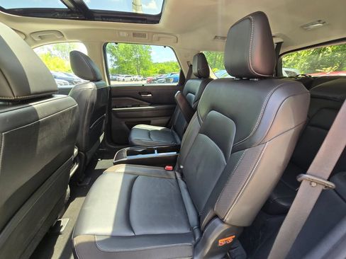 Used 2023 Nissan Pathfinder SL w/ SL Premium Package AWD/4WD image 15