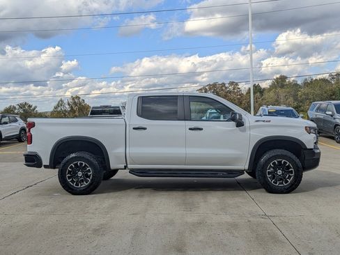 Used 2024 Chevrolet Silverado 1500 ZR2 w/ Technology Package image 6
