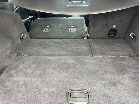 Used 2019 Jeep Cherokee Limited w/ Luxury Group AWD/4WD image 12