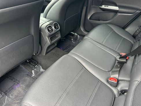 Used 2024 Mercedes-Benz GLC 300 w/ Winter Package image 12