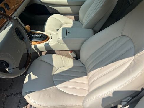 Used 2005 Jaguar XK8 Convertible image 26