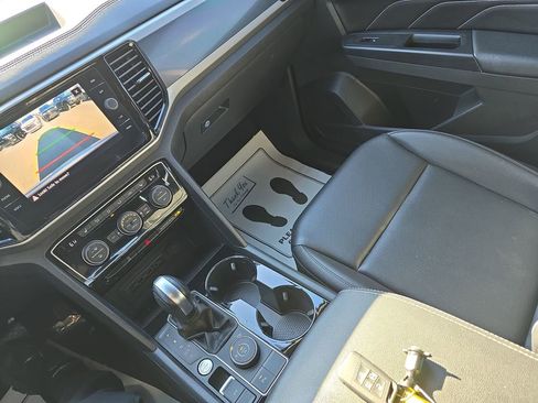 Used 2020 Volkswagen Atlas Cross Sport SEL image 27