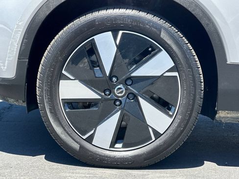 Certified 2025 Volvo EX40 Core AWD/4WD image 12