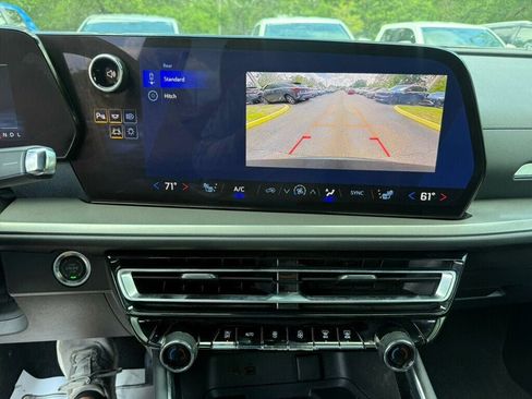 Used 2026 Chevrolet Traverse LT FWD image 6
