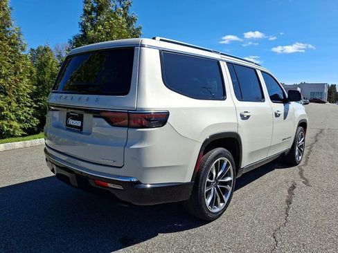 Used 2022 Jeep Wagoneer Series III w/ Premium Group I AWD/4WD image 8