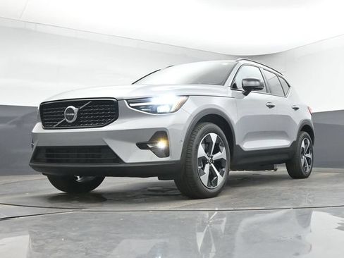 New 2026 Volvo XC40 B5 Plus w/ Protection Package Premier AWD/4WD image 39