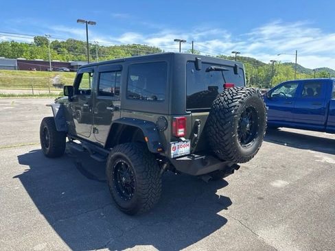 Used 2015 Jeep Wrangler Unlimited Rubicon w/ Connectivity Group AWD/4WD image 8
