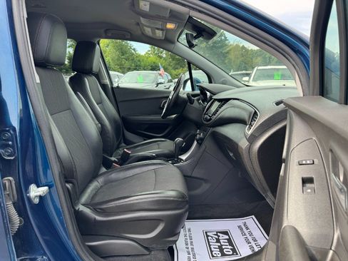Used 2019 Chevrolet Trax LT w/ Driver Confidence Package FWD image 19