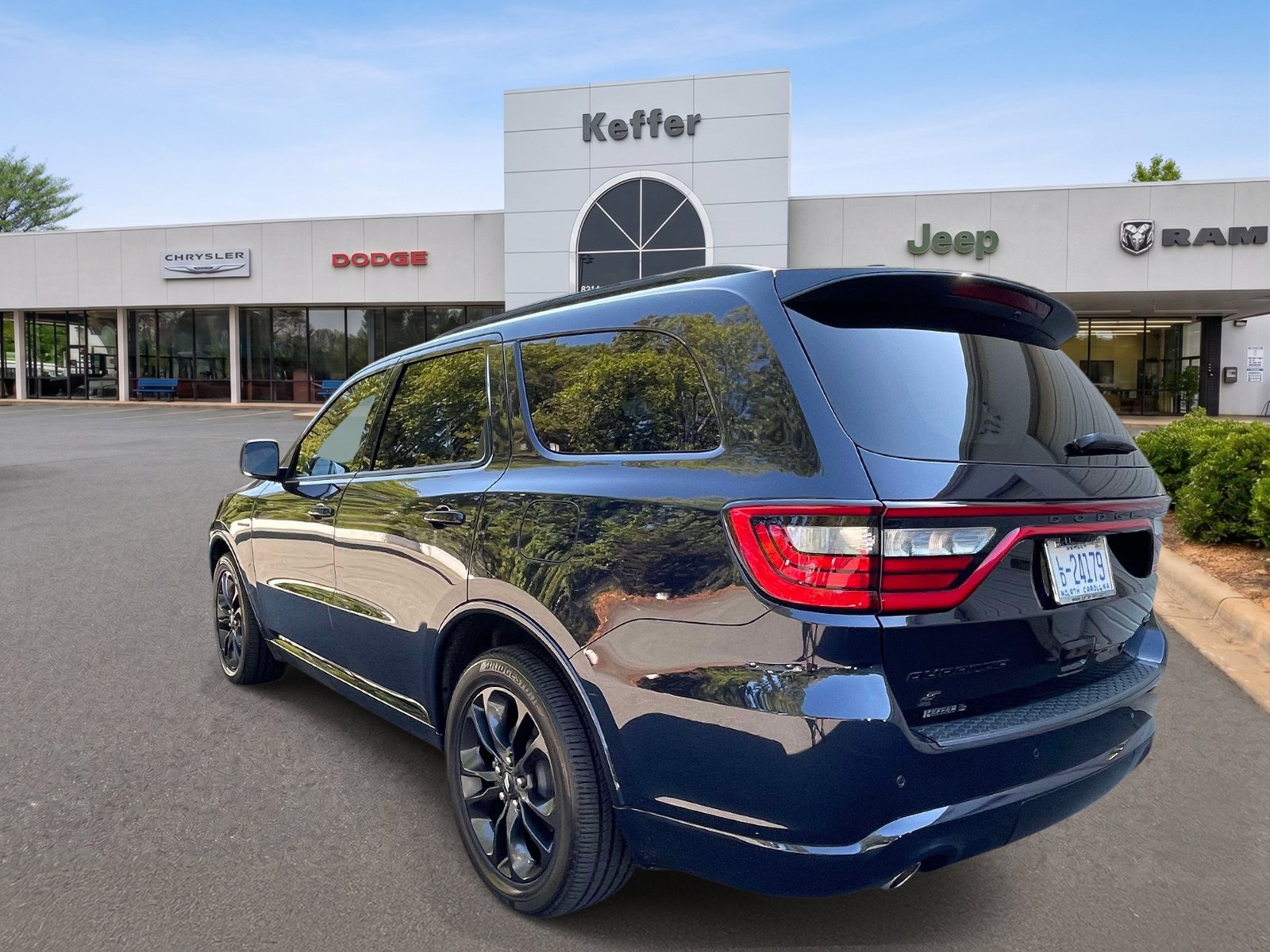 Used 2025 Dodge Durango R/T w/ Blacktop Package AWD/4WD image 4