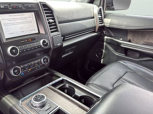 Used 2021 Ford Expedition Limited image 19