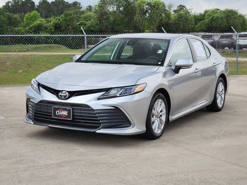 Used 2023 Toyota Camry LE FWD image 3