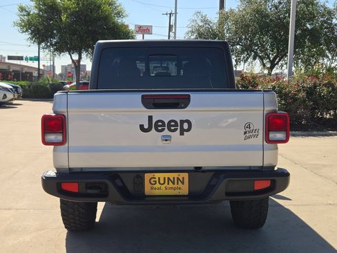 Used 2022 Jeep Gladiator Sport AWD/4WD image 4