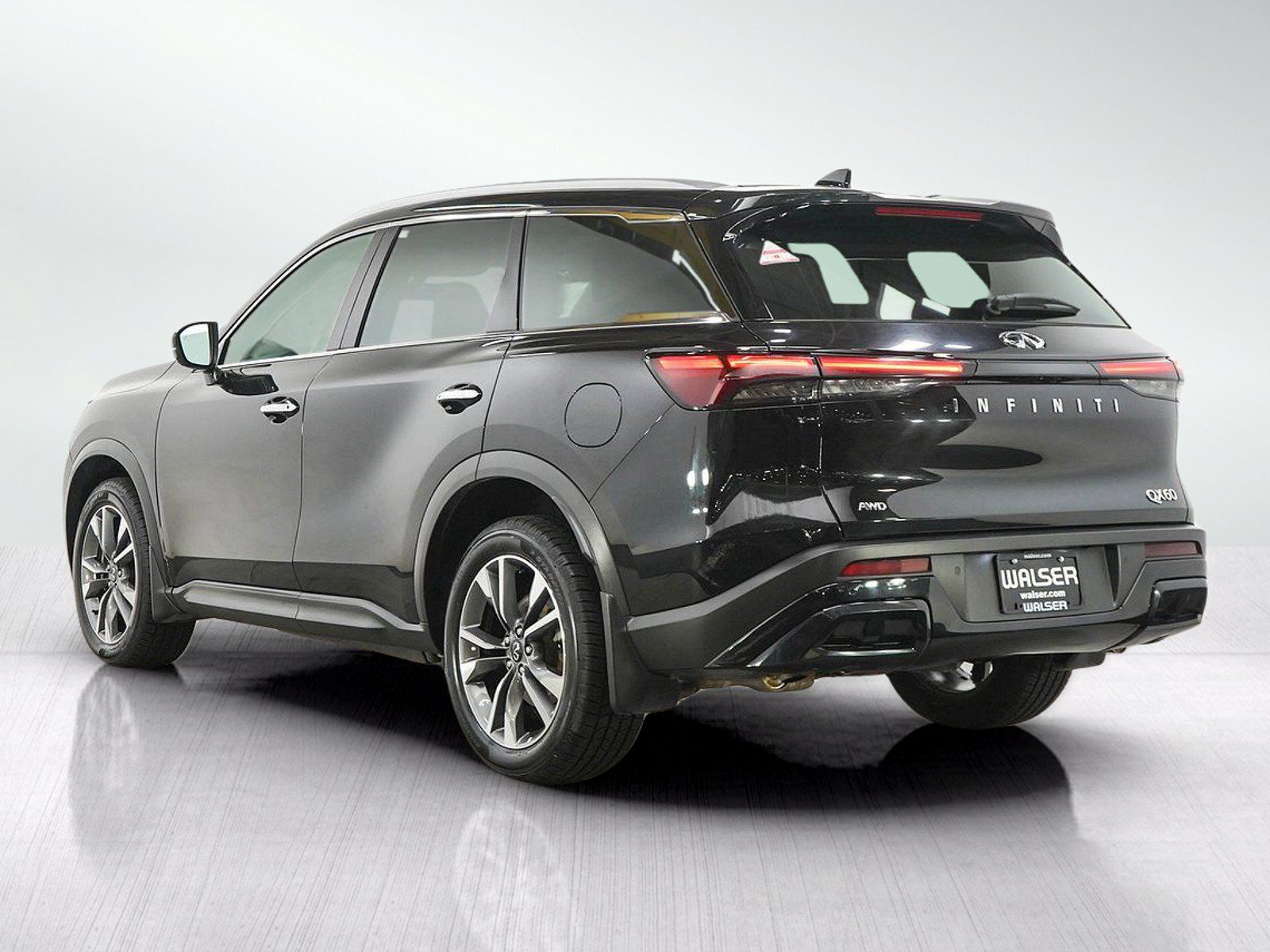 Used 2025 INFINITI QX60 Luxe AWD/4WD image 3