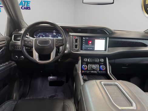 Used 2022 GMC Yukon XL Denali image 12