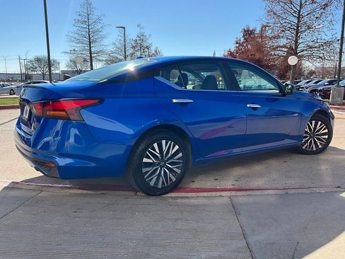 Used 2025 Nissan Altima 2.5 SV image 6