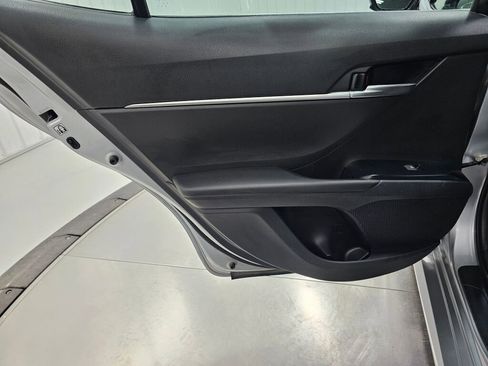 Used 2018 Toyota Camry LE image 33