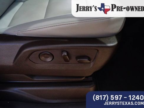 Used 2025 Chevrolet Suburban LT w/ Comfort Package AWD/4WD image 27