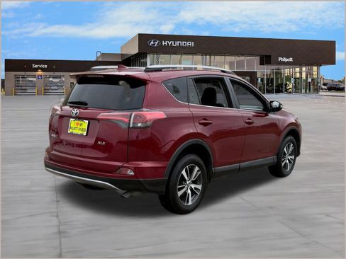 Used 2018 Toyota RAV4 XLE w/ Plus Extra Value Package image 9