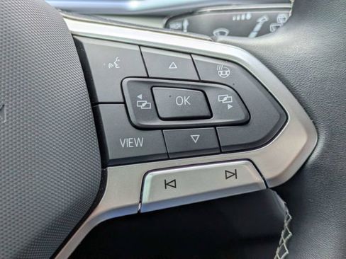 Used 2025 Volkswagen Taos SE AWD/4WD image 27
