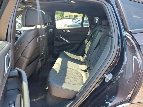Used 2024 BMW X6 xDrive40i image 11