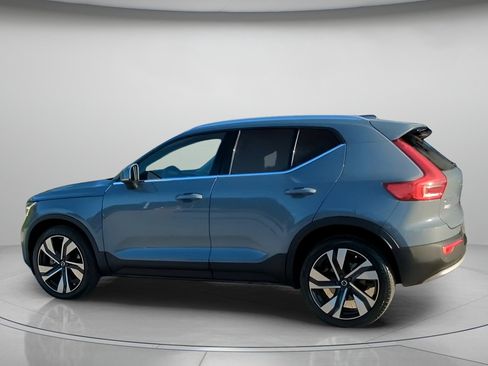 Used 2023 Volvo XC40 B5 Plus w/ Protection Package Premier AWD/4WD image 18